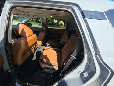 Used 2024 Nissan Pathfinder Platinum FWD image 24