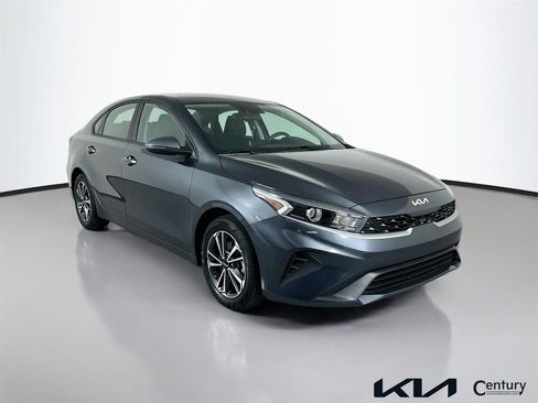 Used 2023 Kia Forte LXS w/ LXS Technology Package FWD image 3
