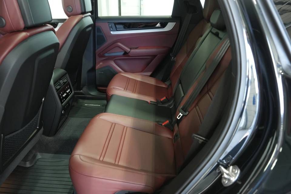 Certified 2026 Porsche Cayenne Coupe AWD/4WD image 27