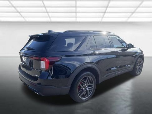 Used 2025 Ford Explorer ST-Line w/ ST-Line Street Pack AWD/4WD image 12