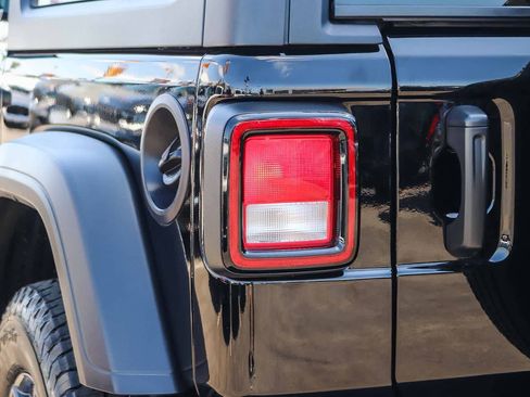 Used 2025 Jeep Wrangler Sport AWD/4WD image 7