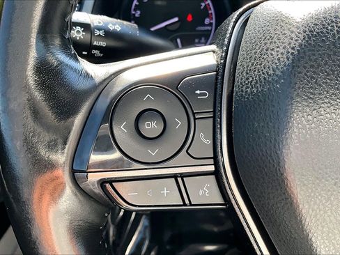 Used 2023 Toyota Camry SE w/ Cold Weather Package image 17