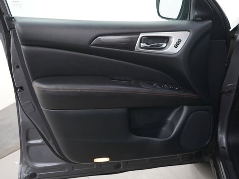 Used 2019 Nissan Pathfinder S AWD/4WD image 22