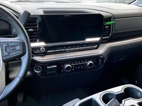 Used 2025 GMC Sierra 1500 SLT image 10