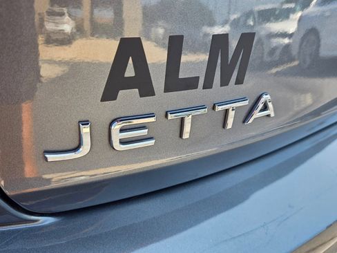 Used 2024 Volkswagen Jetta SE FWD image 11