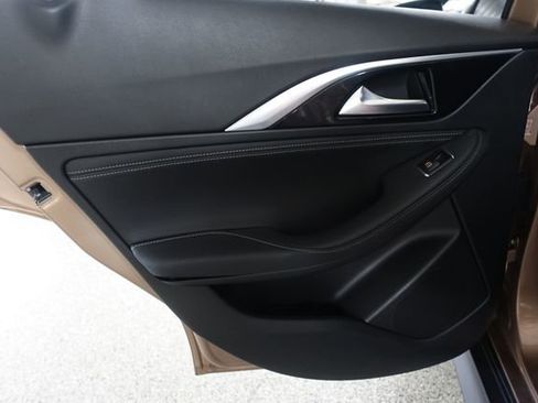 Used 2019 INFINITI QX30 AWD image 18