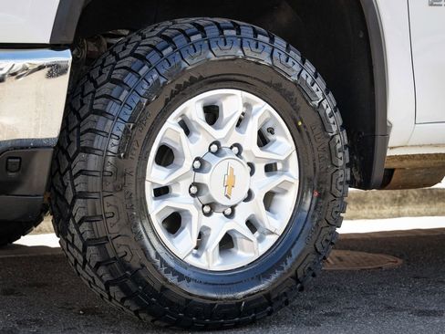 Used 2021 Chevrolet Silverado 2500 LT w/ Fleet Comfort Package AWD/4WD image 11