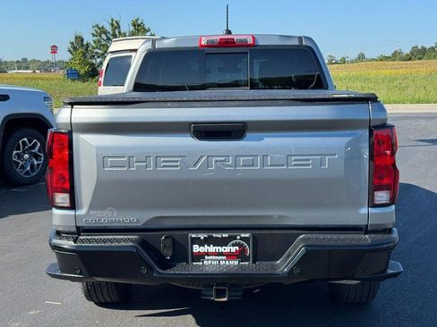 Used 2025 Chevrolet Colorado W/T RWD image 5