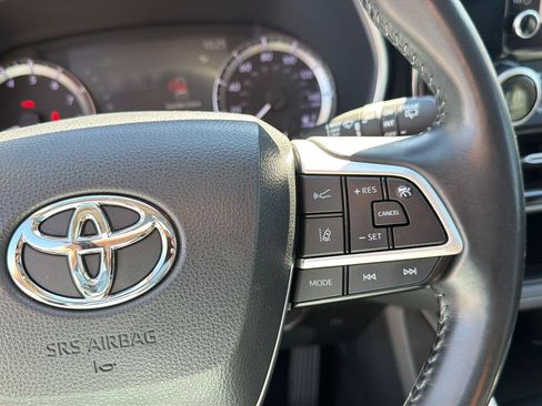 Used 2023 Toyota Highlander XLE FWD image 23