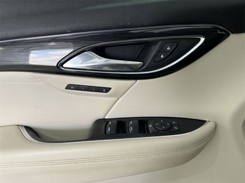 Used 2021 Buick Envision Essence image 21