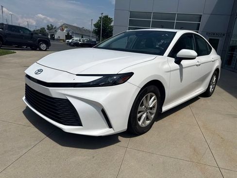 Used 2025 Toyota Camry LE FWD image 3