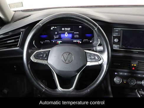 Used 2023 Volkswagen Jetta SE w/ Panoramic Sunroof Package image 7