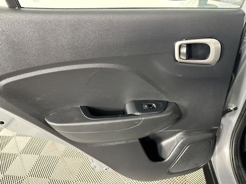 Used 2022 Hyundai Venue SEL image 24