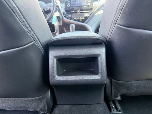 Used 2022 Toyota Camry SE FWD image 15
