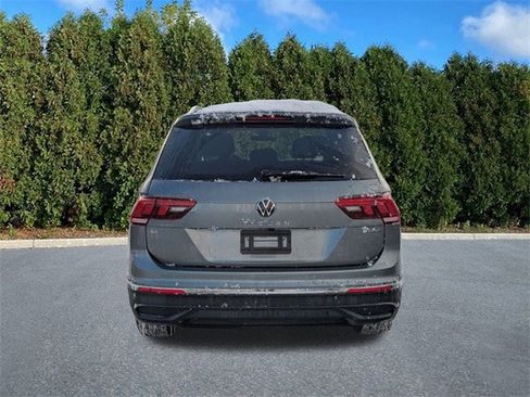 Used 2024 Volkswagen Tiguan SE image 6