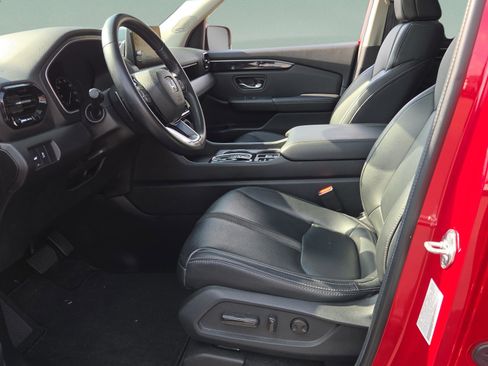 Used 2024 Honda Pilot Touring image 12