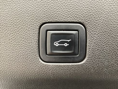 Used 2022 Chevrolet Tahoe RST w/ Sport Performance Package image 18