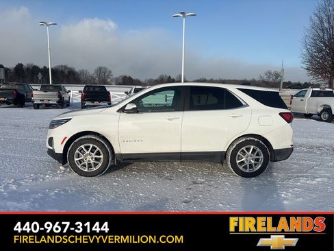Used 2023 Chevrolet Equinox LT image 2