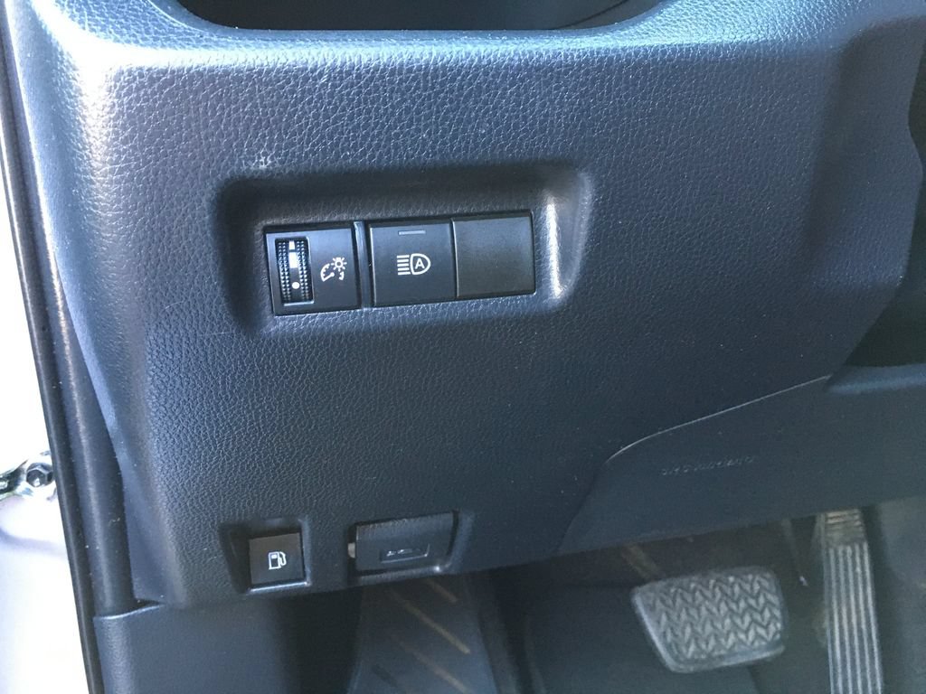 Used 2019 Toyota RAV4 LE w/ Carpet Mat Package AWD/4WD image 18