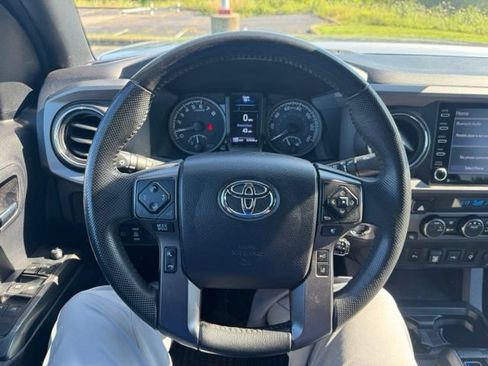 Used 2021 Toyota Tacoma TRD Off-Road w/ Technology Package AWD/4WD image 19