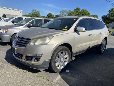 Used 2015 Chevrolet Traverse LT w/ Style and Technology Package image 3