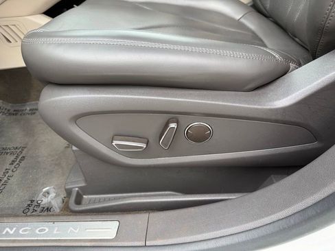 Used 2019 Lincoln Nautilus Reserve FWD image 6