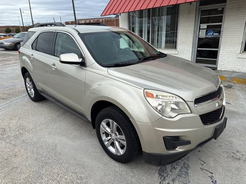 Used 2014 Chevrolet Equinox LT w/ Driver Convenience Package image 2