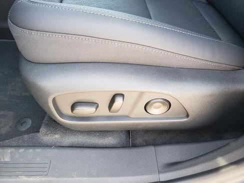 New 2027 Chevrolet Equinox LT w/ Convenience Package II FWD image 26