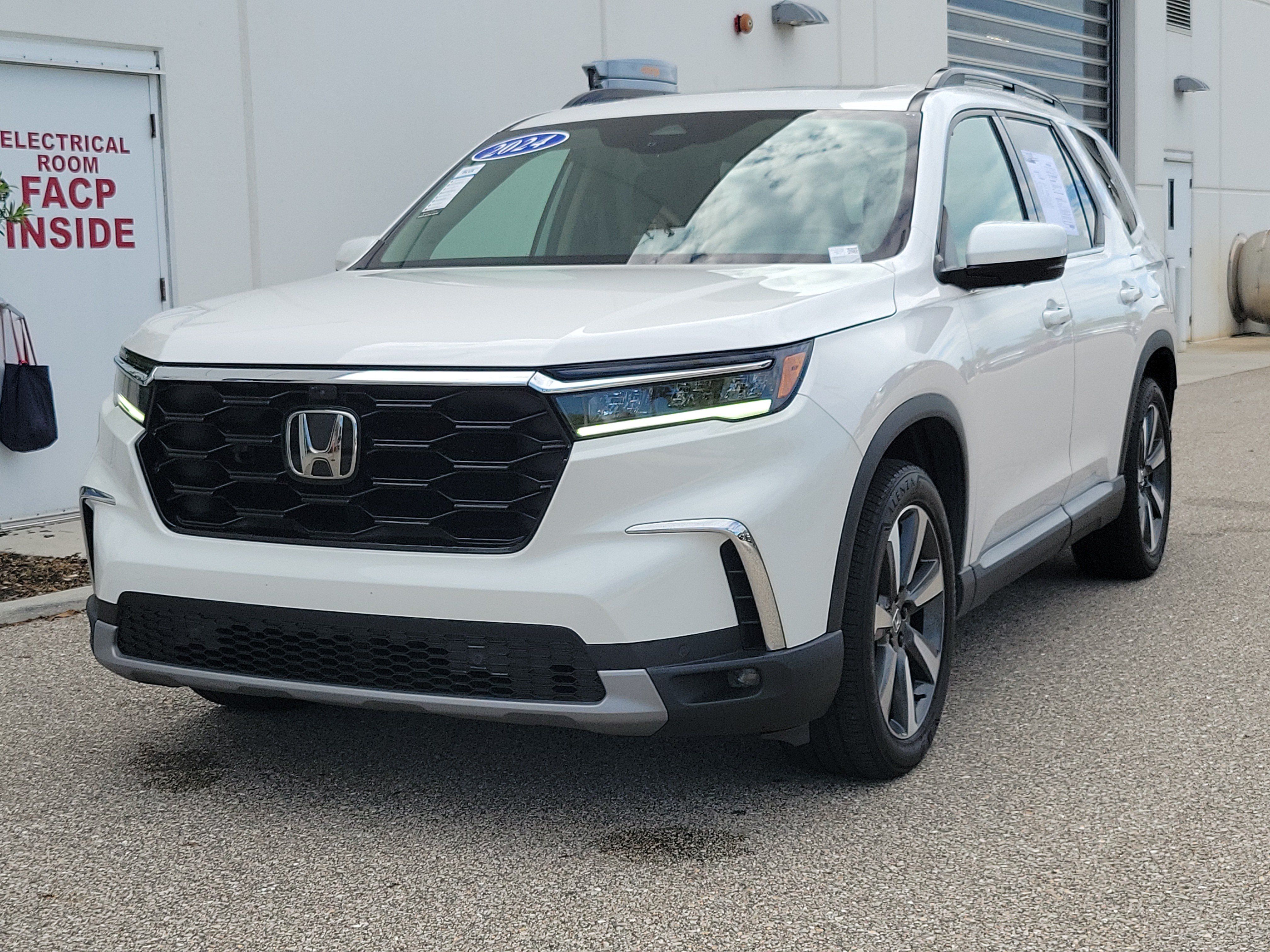 Used 2024 Honda Pilot Elite image 3