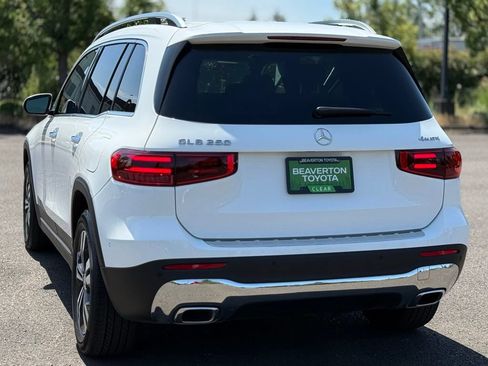 Used 2025 Mercedes-Benz GLB 250 4MATIC image 3