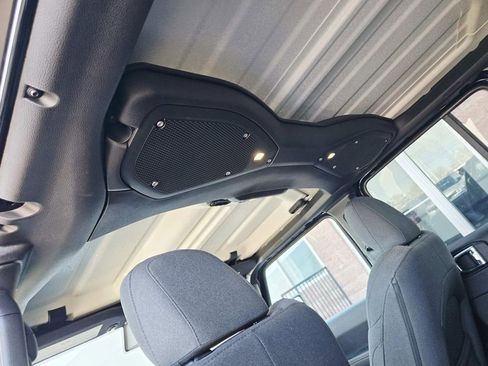 Used 2025 Jeep Wrangler Unlimited Sahara image 13