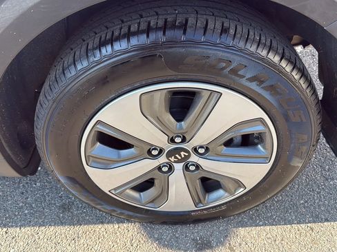 Used 2019 Kia Niro LX image 9