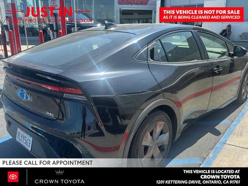 Used 2024 Toyota Prius LE FWD image 1