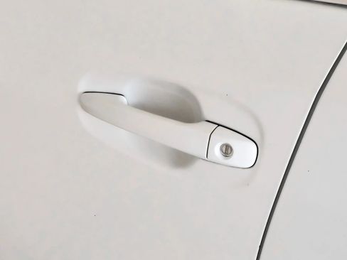 Used 2013 Toyota Venza LE w/ LE Convenience Pkg image 34