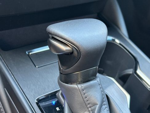 Used 2025 Lexus ES 300h w/ Premium Package image 17