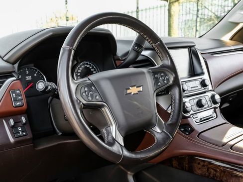 Used 2019 Chevrolet Suburban Premier image 24