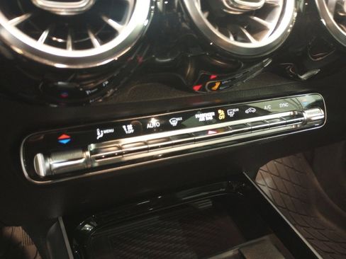 Used 2021 Mercedes-Benz GLB 250 image 21