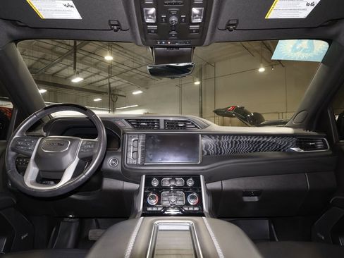 Certified 2023 GMC Yukon XL Denali w/ Advanced Technology Package AWD/4WD image 33