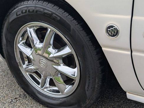 Used 2005 Buick Le Sabre Limited w/ Celebration Edition Package image 38