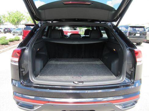Used 2022 Volkswagen Atlas Cross Sport SE FWD image 38