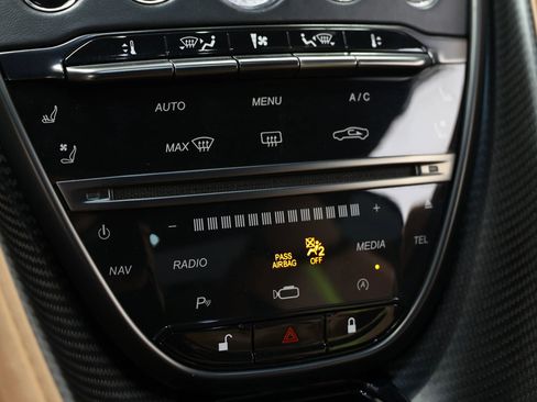 Used 2020 Aston Martin DB11 AMR image 37