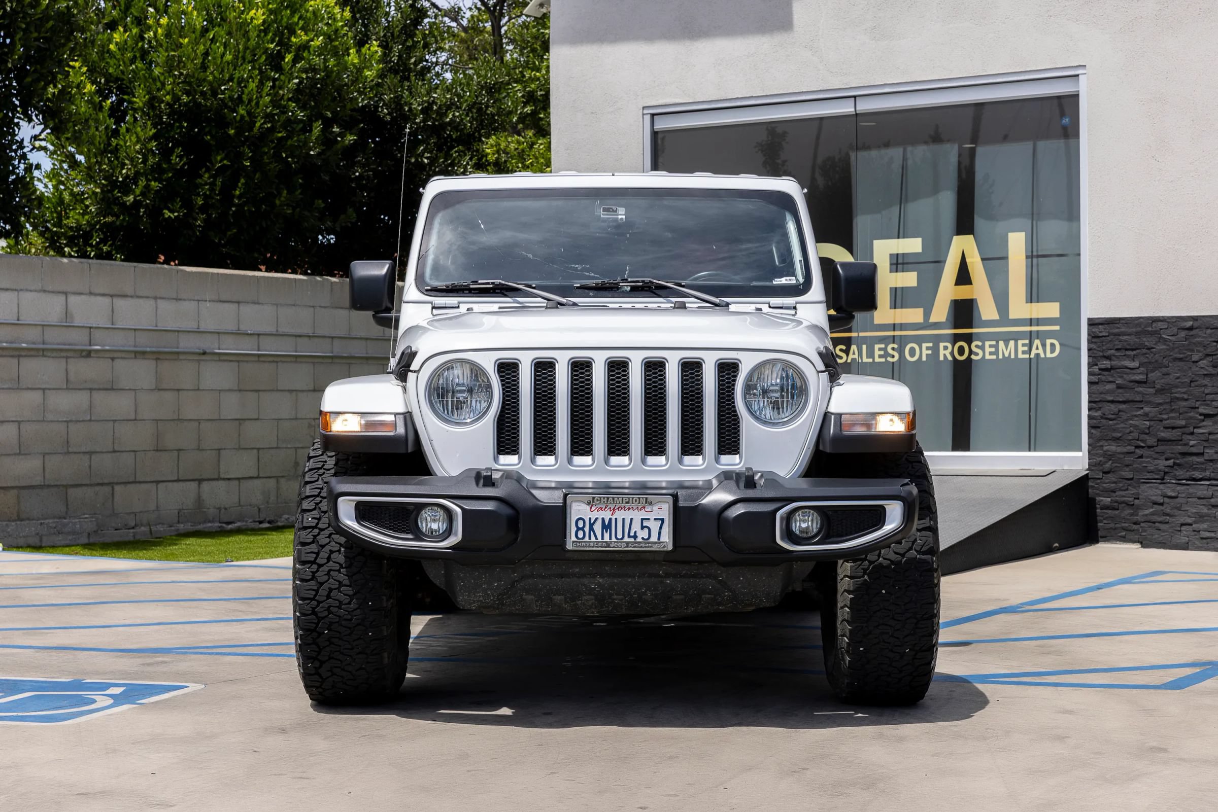 Used 2019 Jeep Wrangler Unlimited Sahara AWD/4WD image 4