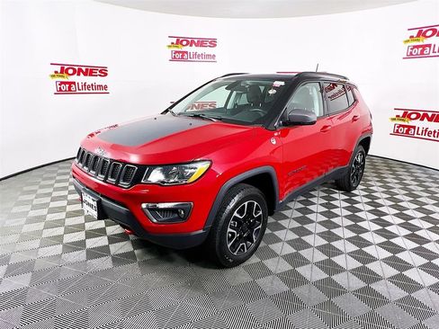 Used 2019 Jeep Compass Trailhawk w/ Cold Weather Group AWD/4WD image 16
