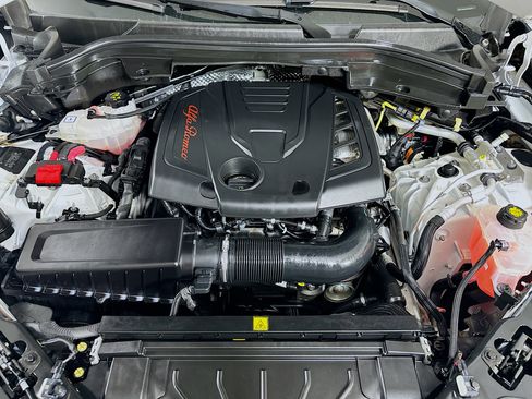 Used 2023 Alfa Romeo Stelvio Sprint image 33