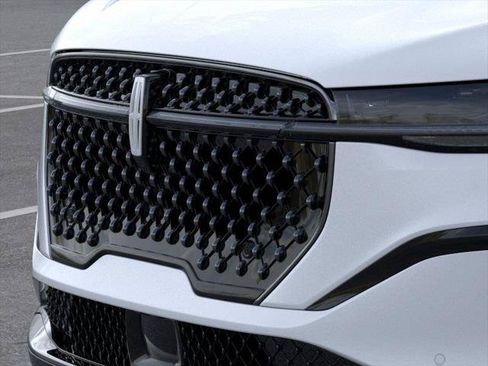 New 2026 Lincoln Nautilus Reserve AWD/4WD image 17