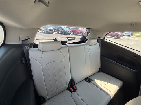 Used 2011 Chevrolet Traverse LTZ FWD image 22