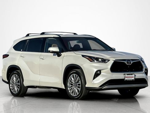 Used 2023 Toyota Highlander Platinum image 7