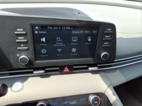 Used 2025 Hyundai Elantra Hybrid FWD image 16