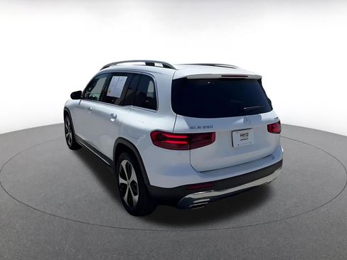 Used 2025 Mercedes-Benz GLB 250 4MATIC image 11