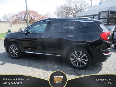 Used 2019 GMC Terrain Denali w/ Driver Alert Package II AWD/4WD image 3